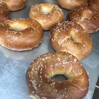 Pretzel Bagel*