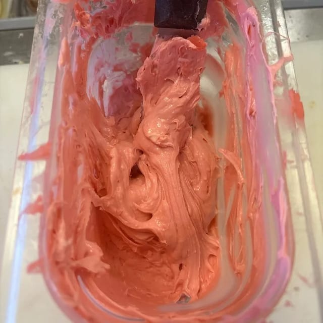 Strawberry Cream Cheese 2oz.