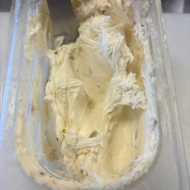 Honey Almond Cream Cheese 2oz.