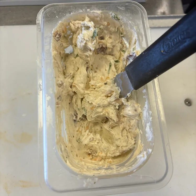 Bacon Cheddar Cream Cheese 2oz.
